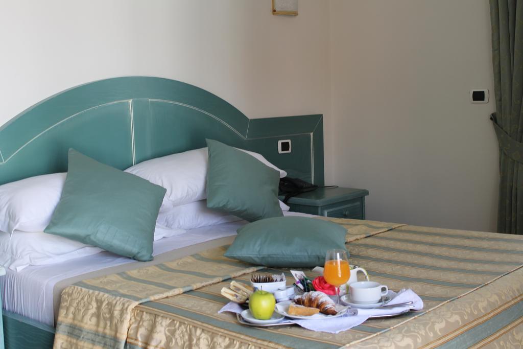 Hotel Riviera Varazze Esterno foto