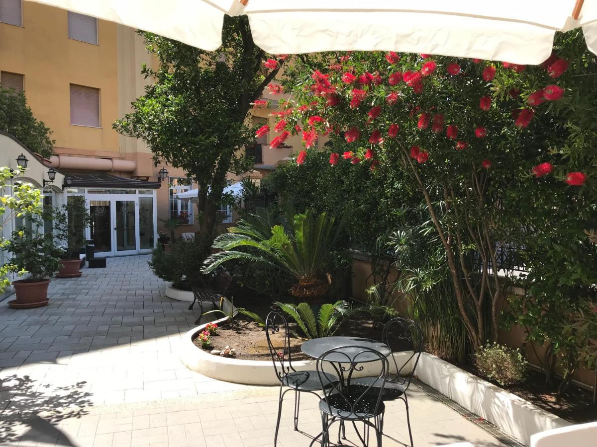 Hotel Riviera Varazze Esterno foto